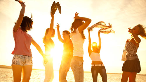 利物浦主场告捷，射手阿尔南开出场即斩获两球